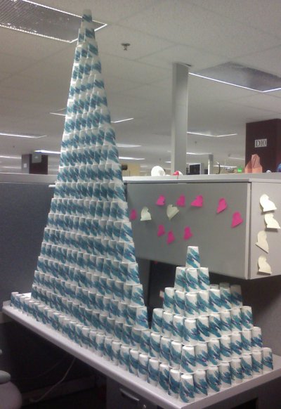 Desk protected by a cup barrier